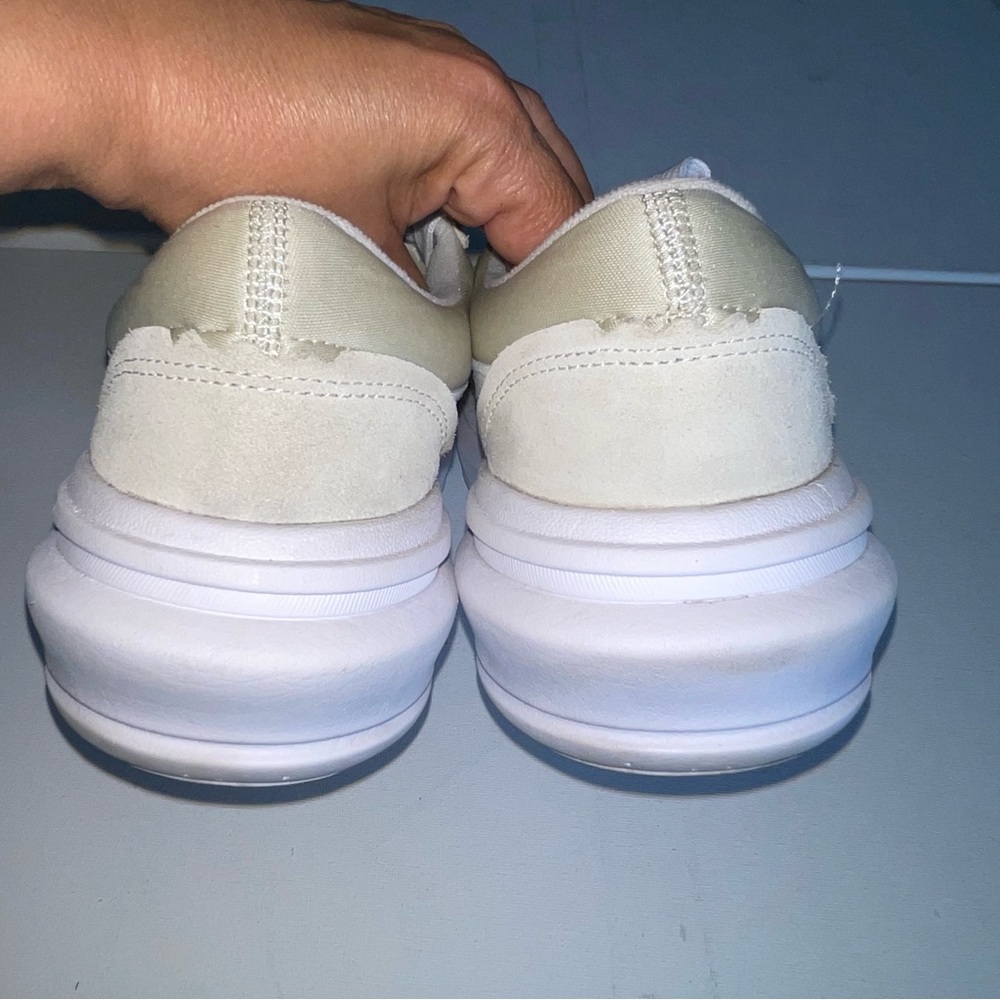 Vans ComfyCush Old Skool Overt Sneakers - Picture 8 of 16
